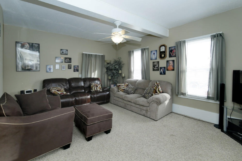 215 South Constantine Street Three Rivers, MI 49093 - Photo 3 of 20 14067375_02