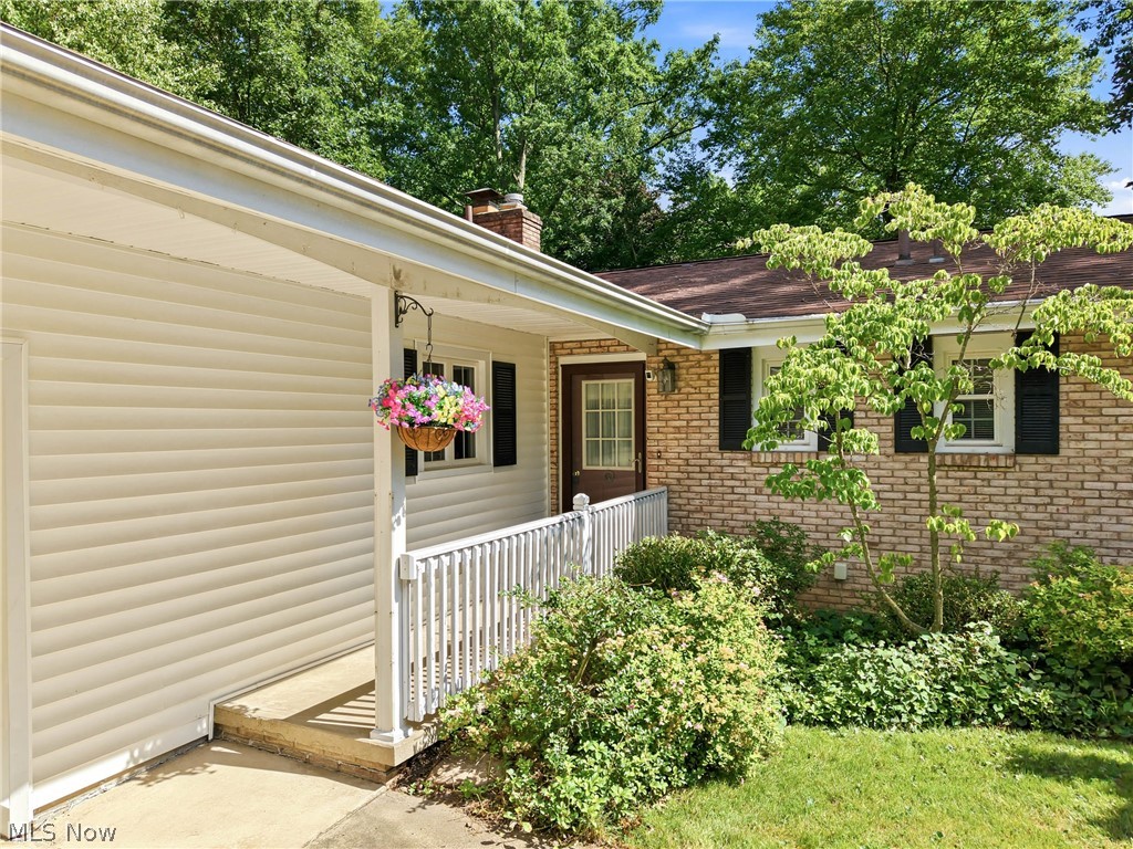 8564 Squires Lane Northeast Warren, OH 44484 - Photo 3 of 38