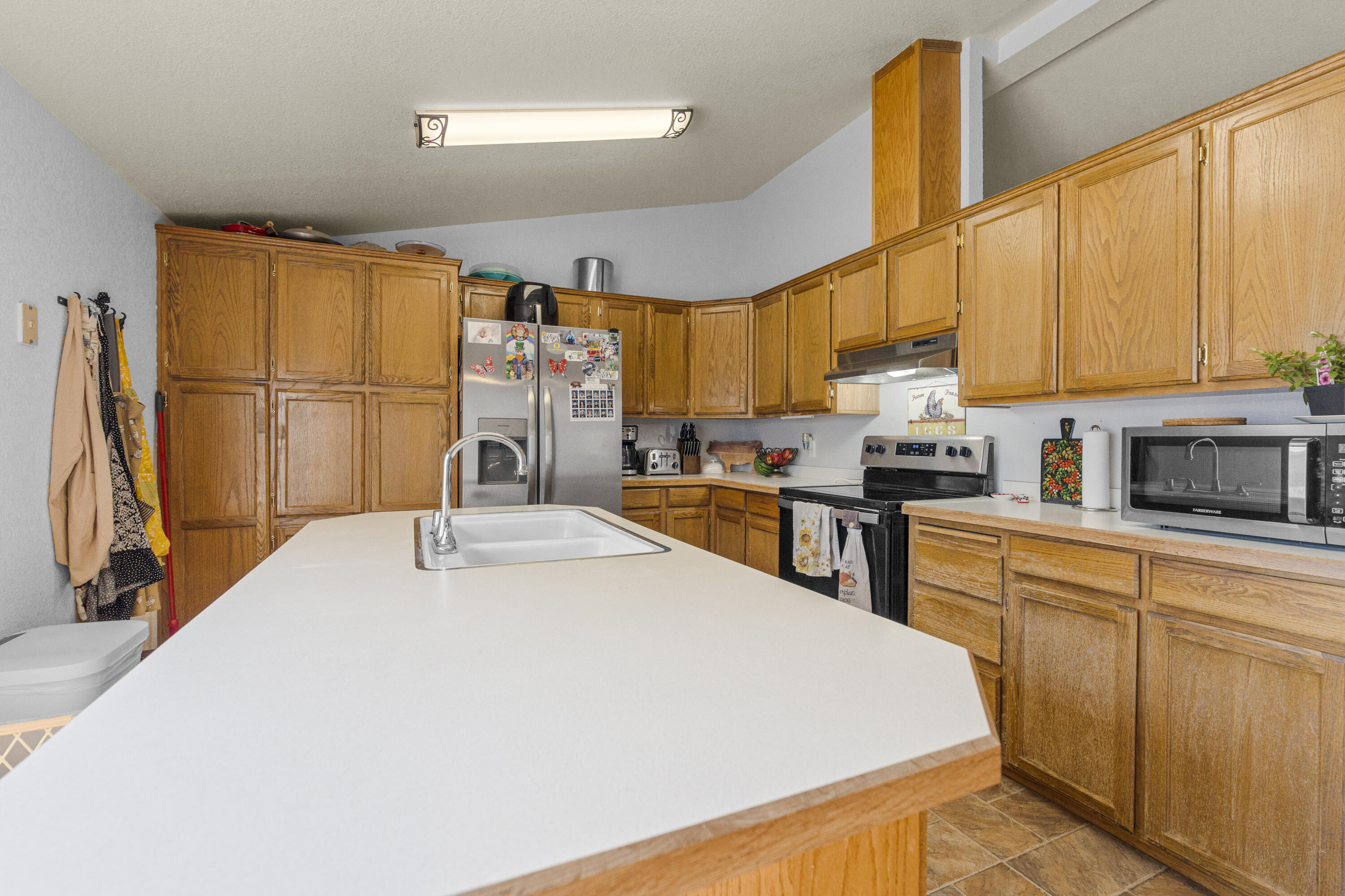 605 Southeast Kinkade Road Madras, OR 97741 - Photo 11 of 44 Kitchen