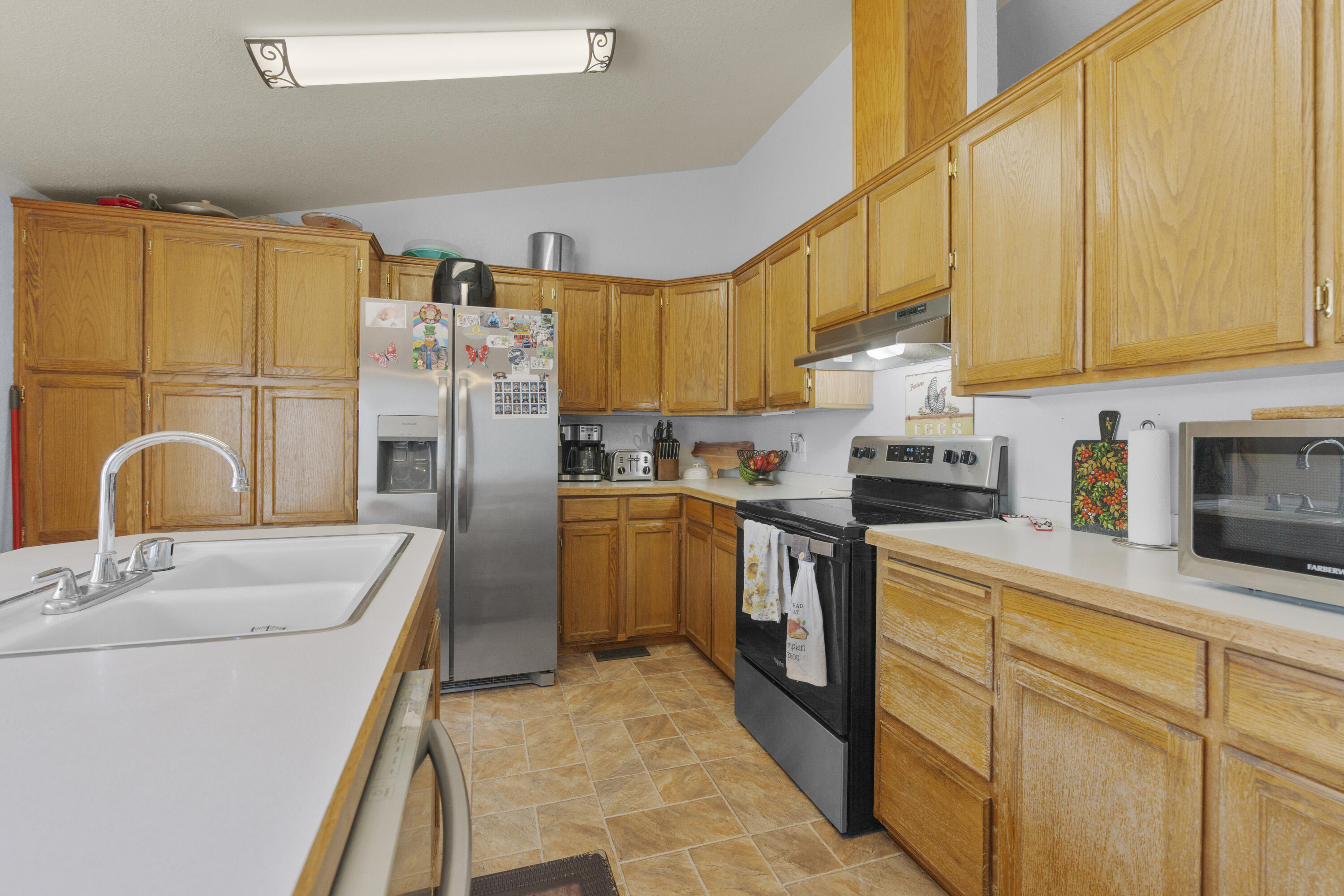 605 Southeast Kinkade Road Madras, OR 97741 - Photo 12 of 44 Kitchen