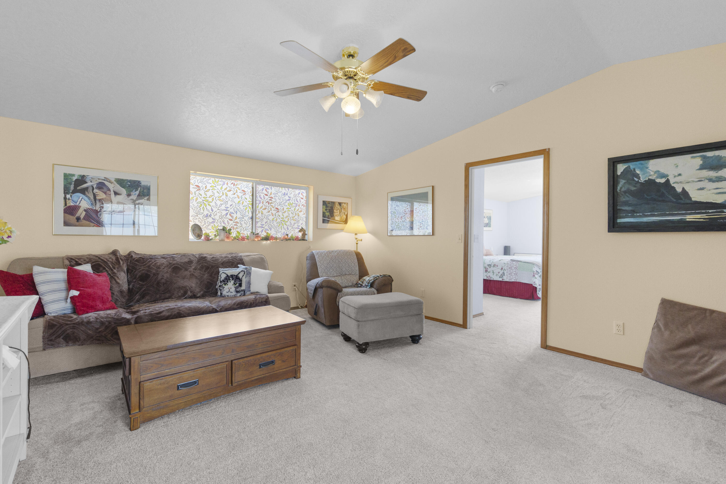 605 Southeast Kinkade Road Madras, OR 97741 - Photo 20 of 44 ADU living room