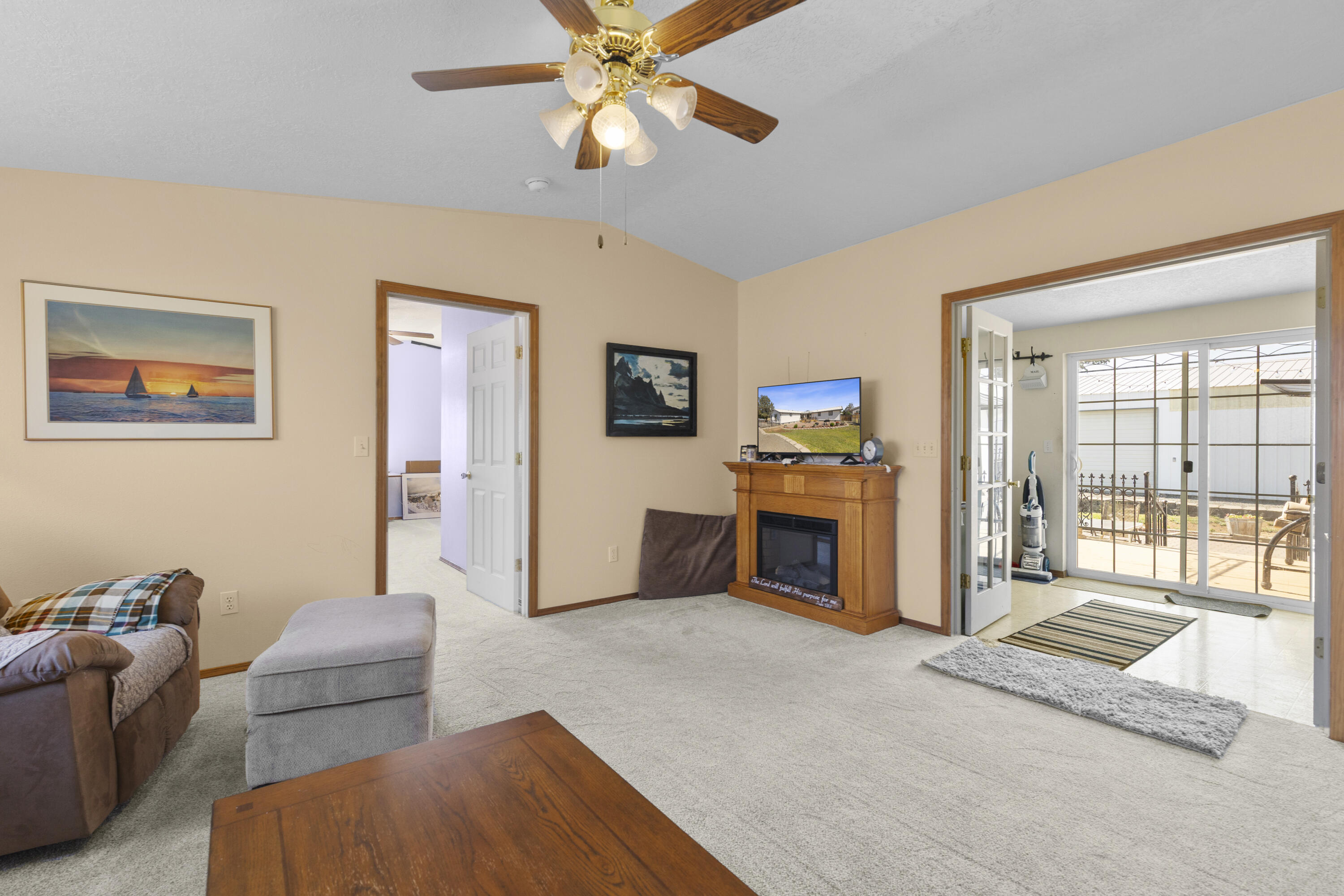 605 Southeast Kinkade Road Madras, OR 97741 - Photo 21 of 44 ADU living room