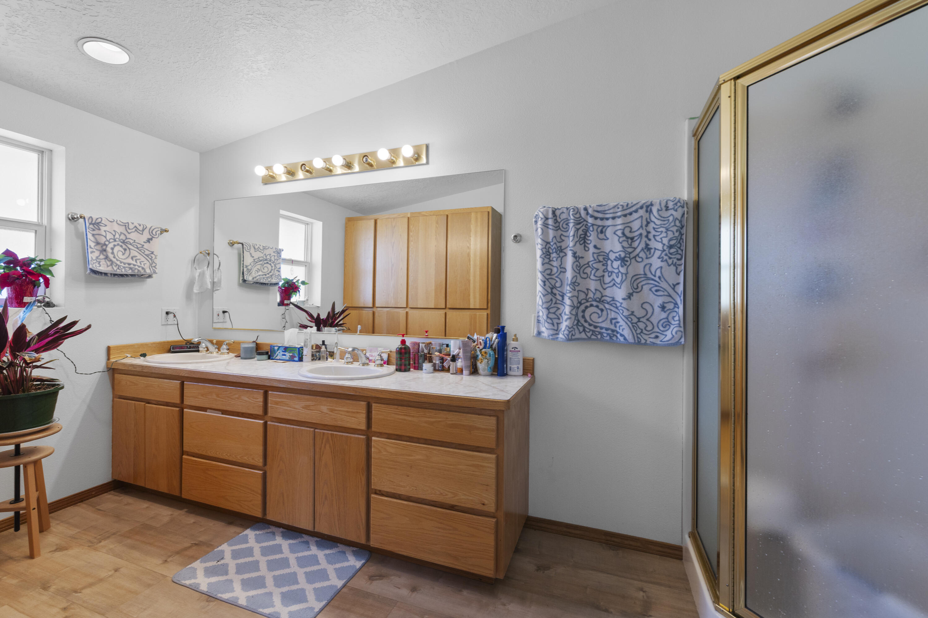 605 Southeast Kinkade Road Madras, OR 97741 - Photo 24 of 44 ADU Bathroom