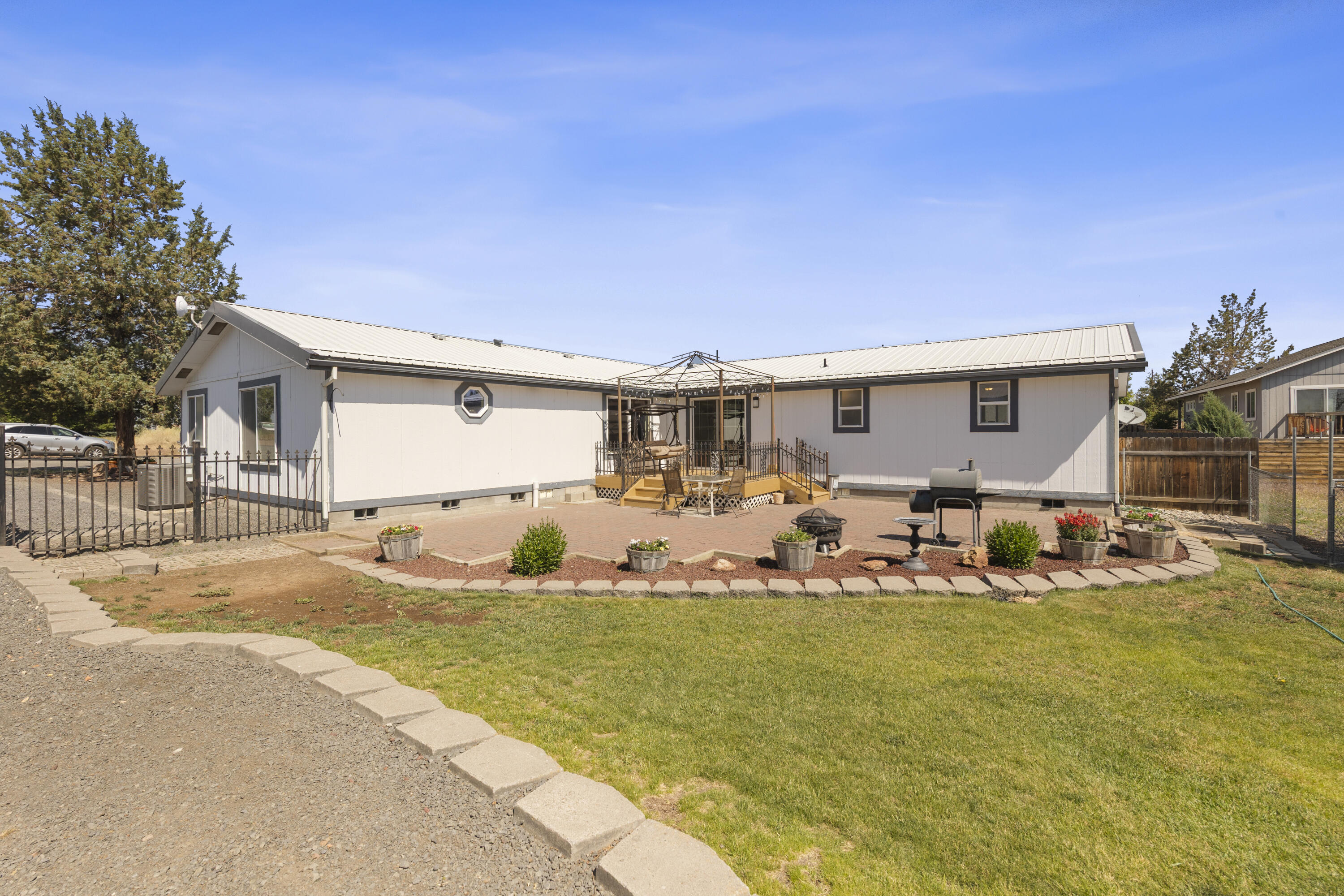 605 Southeast Kinkade Road Madras, OR 97741 - Photo 30 of 44 Back Patio