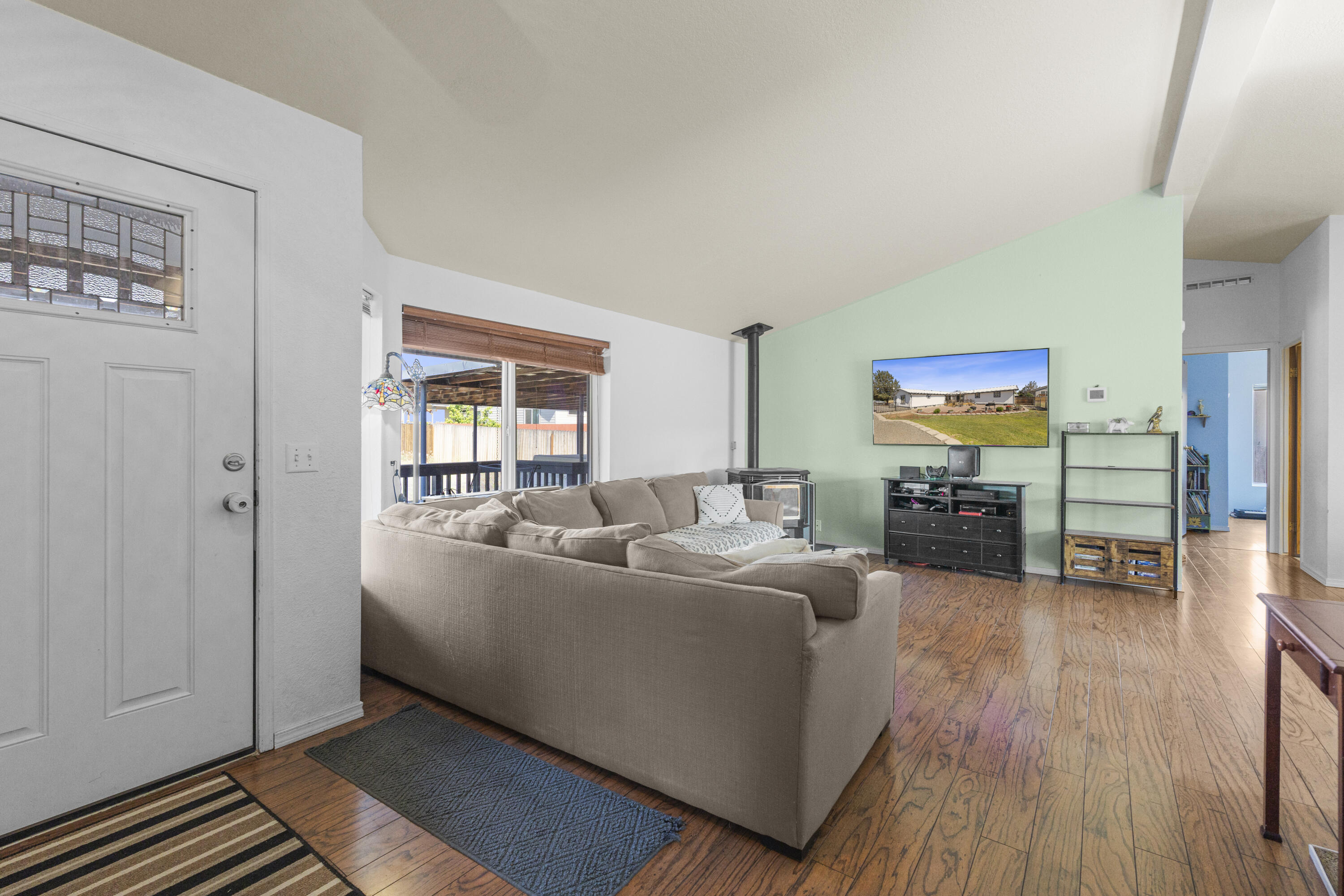 605 Southeast Kinkade Road Madras, OR 97741 - Photo 5 of 44 Entry
