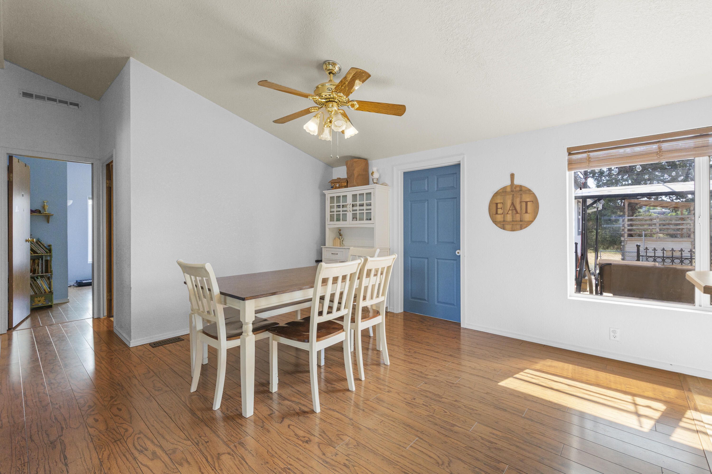605 Southeast Kinkade Road Madras, OR 97741 - Photo 8 of 44 Dining