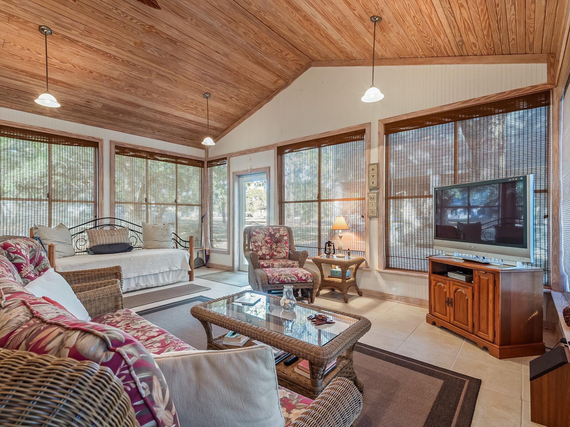 140 Craig Street Carrabelle, FL 32322 - Photo 7 of 63