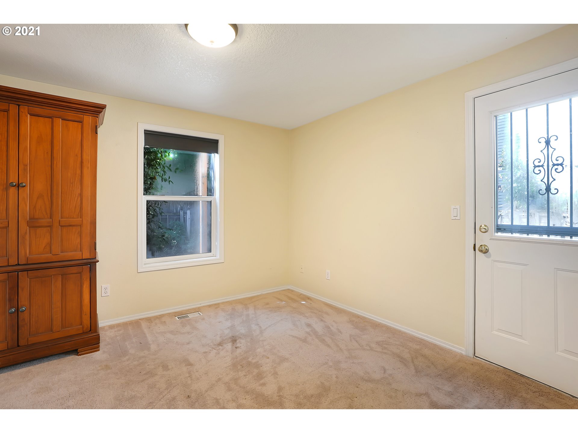 12648 Southeast Foster Road, Unit 10B Portland, OR 97236 - Photo 11 of 22 an empty room with windows