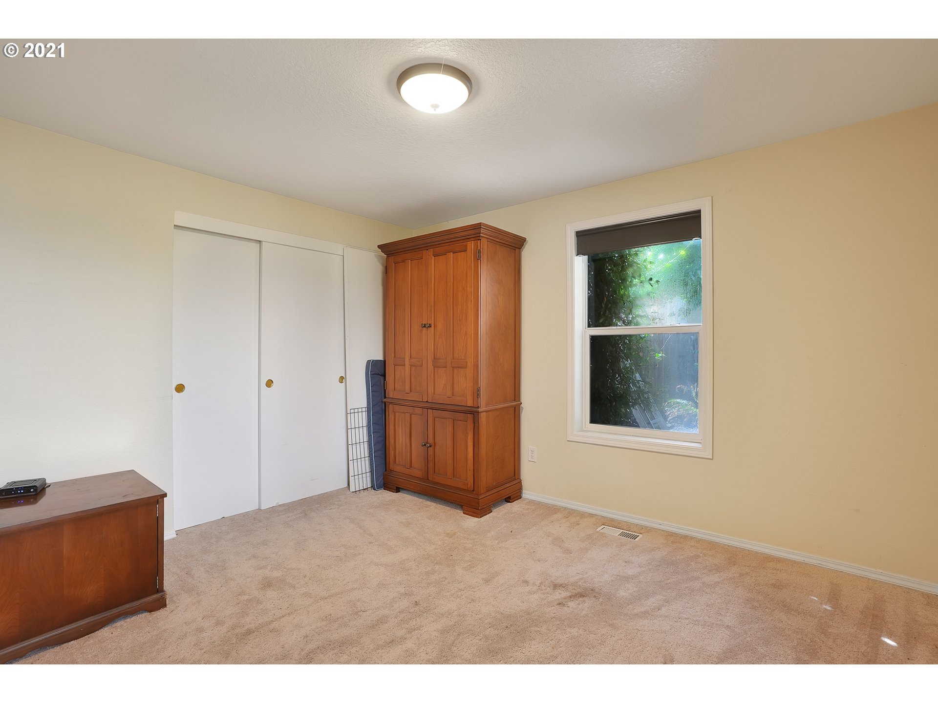 12648 Southeast Foster Road, Unit 10B Portland, OR 97236 - Photo 12 of 22 a view of an empty room and window