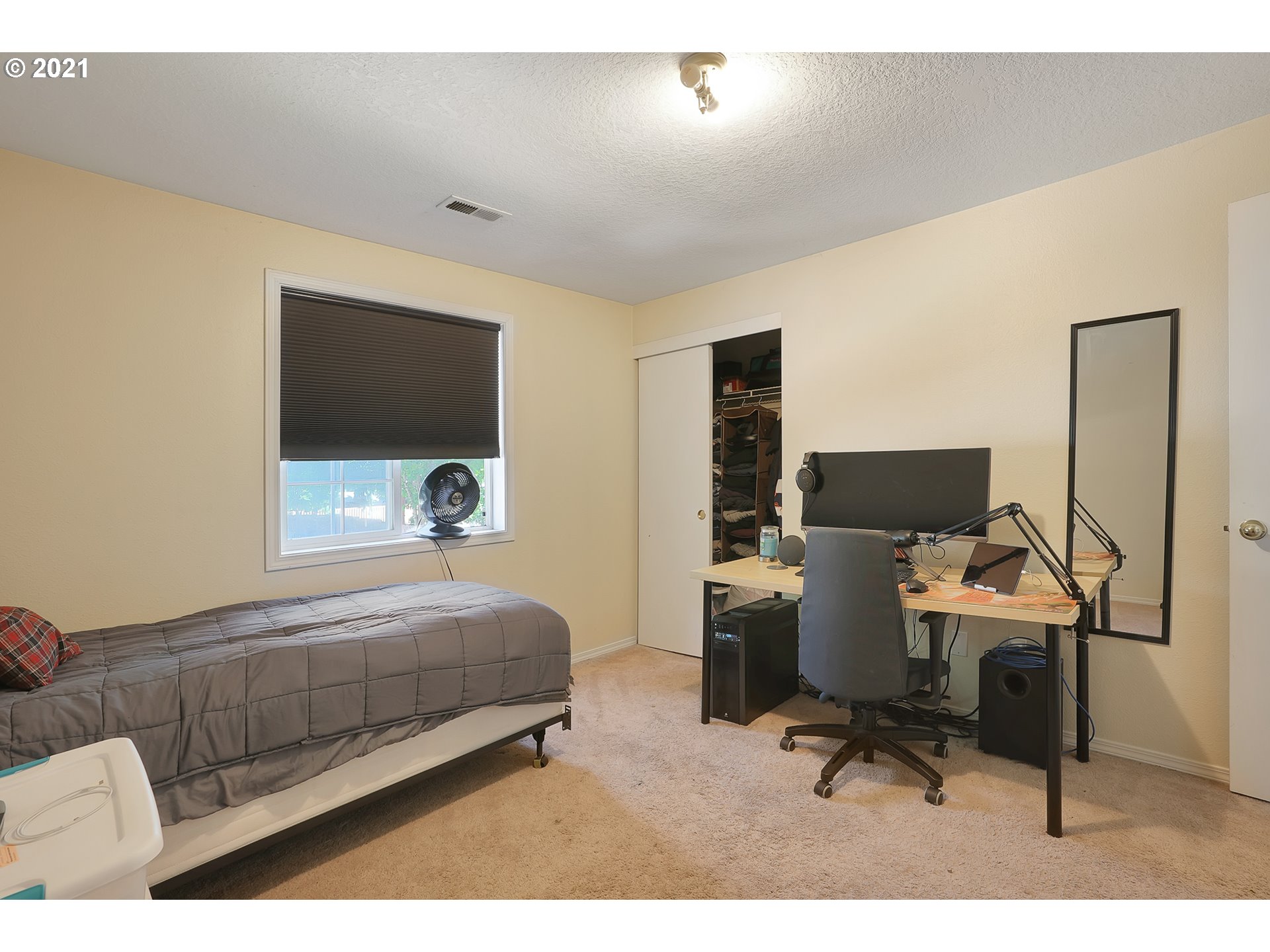 12648 Southeast Foster Road, Unit 10B Portland, OR 97236 - Photo 17 of 22 a bedroom with a workspace