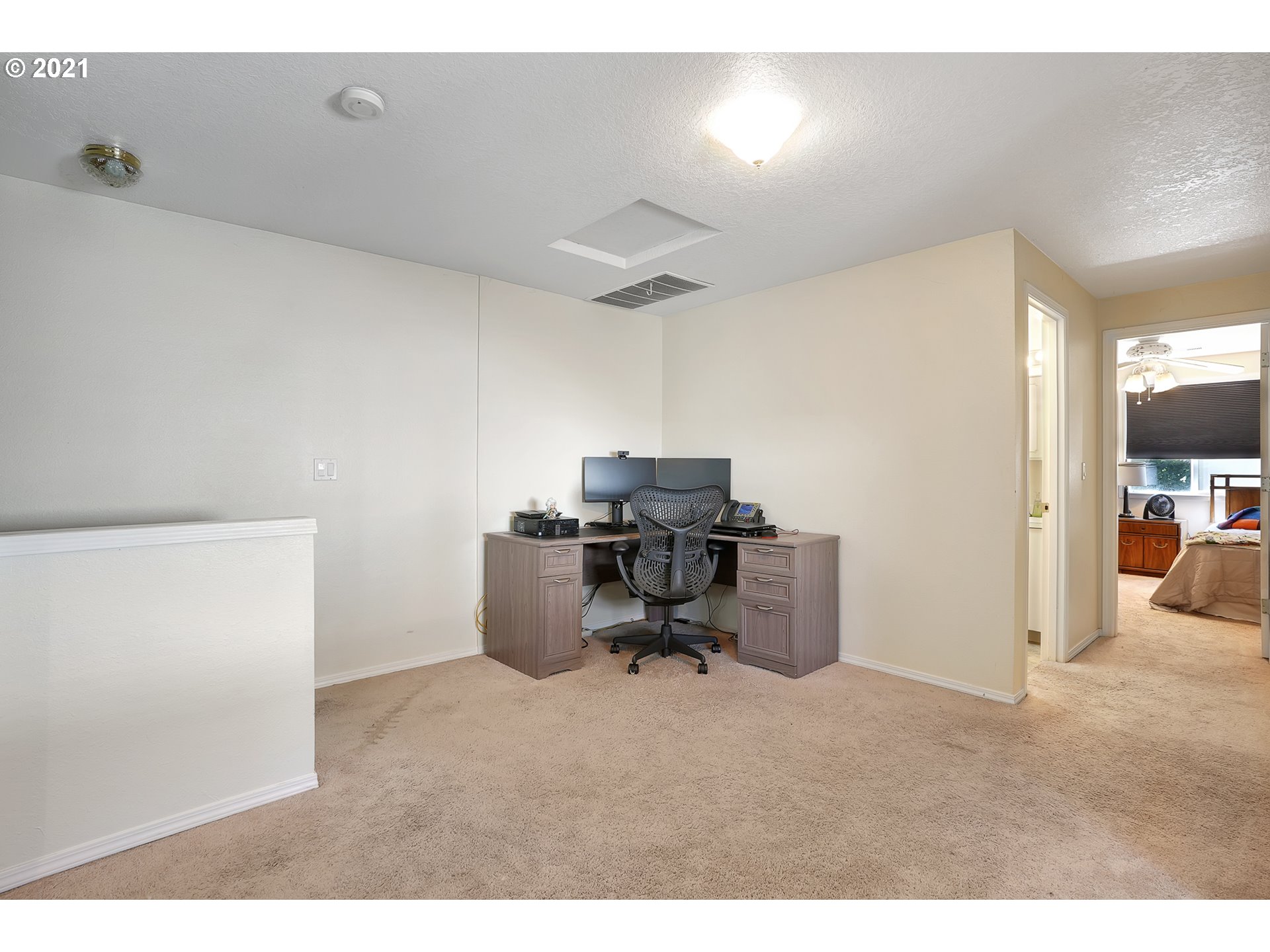 12648 Southeast Foster Road, Unit 10B Portland, OR 97236 - Photo 18 of 22 a workspace with furniture