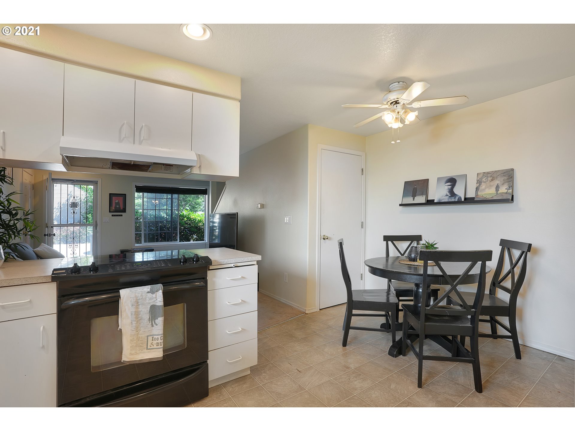 12648 Southeast Foster Road, Unit 10B Portland, OR 97236 - Photo 9 of 22 a view of a dining room with furniture and chandelier