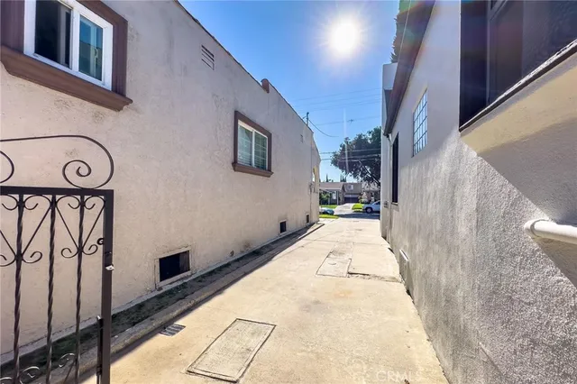 $889,000 | 3927 Broadway Avenue, Huntington Park, CA 90255