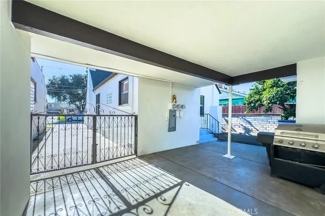 $889,000 | 3927 Broadway Avenue, Huntington Park, CA 90255