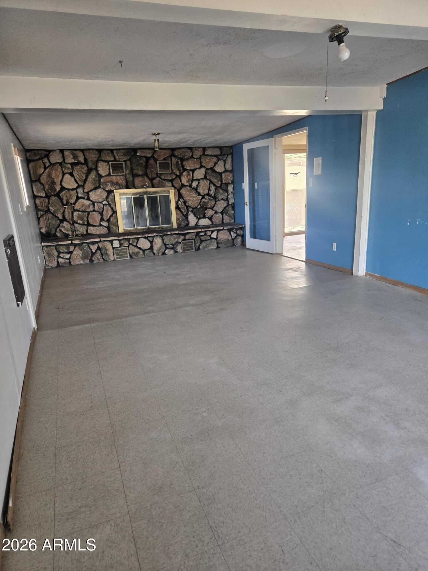 302 3rd Street Huachuca City, AZ 85616 - Photo 11 of 28 20260121_095435