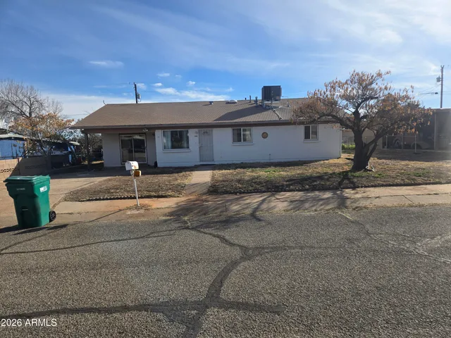$1,350 | 302 3rd Street, Huachuca City, AZ 85616