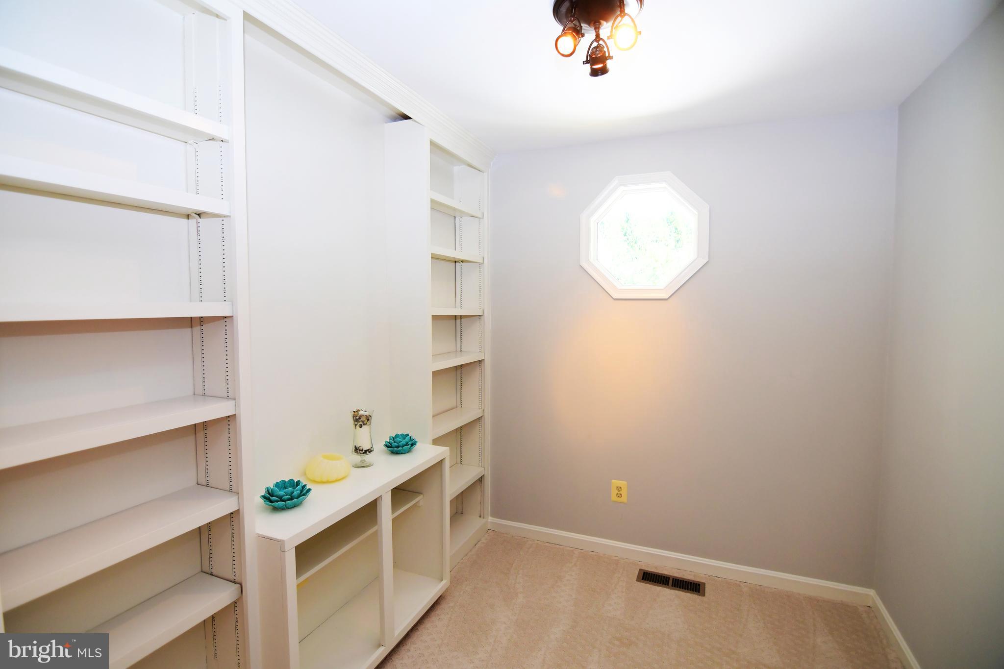 10452 Carlyn Ridge Road Damascus, MD 20872 - Photo 8 of 22 Gallery Image 8