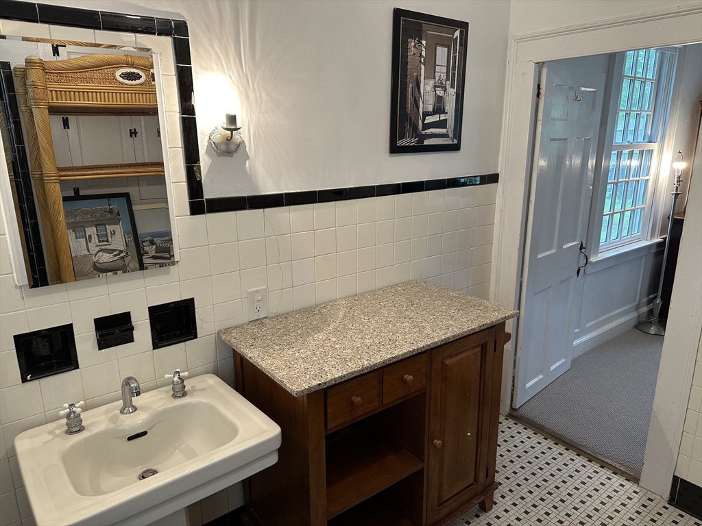 21 Old Head Of Bay Road, Unit 1 Bourne, MA 02532 - Photo 3 of 20