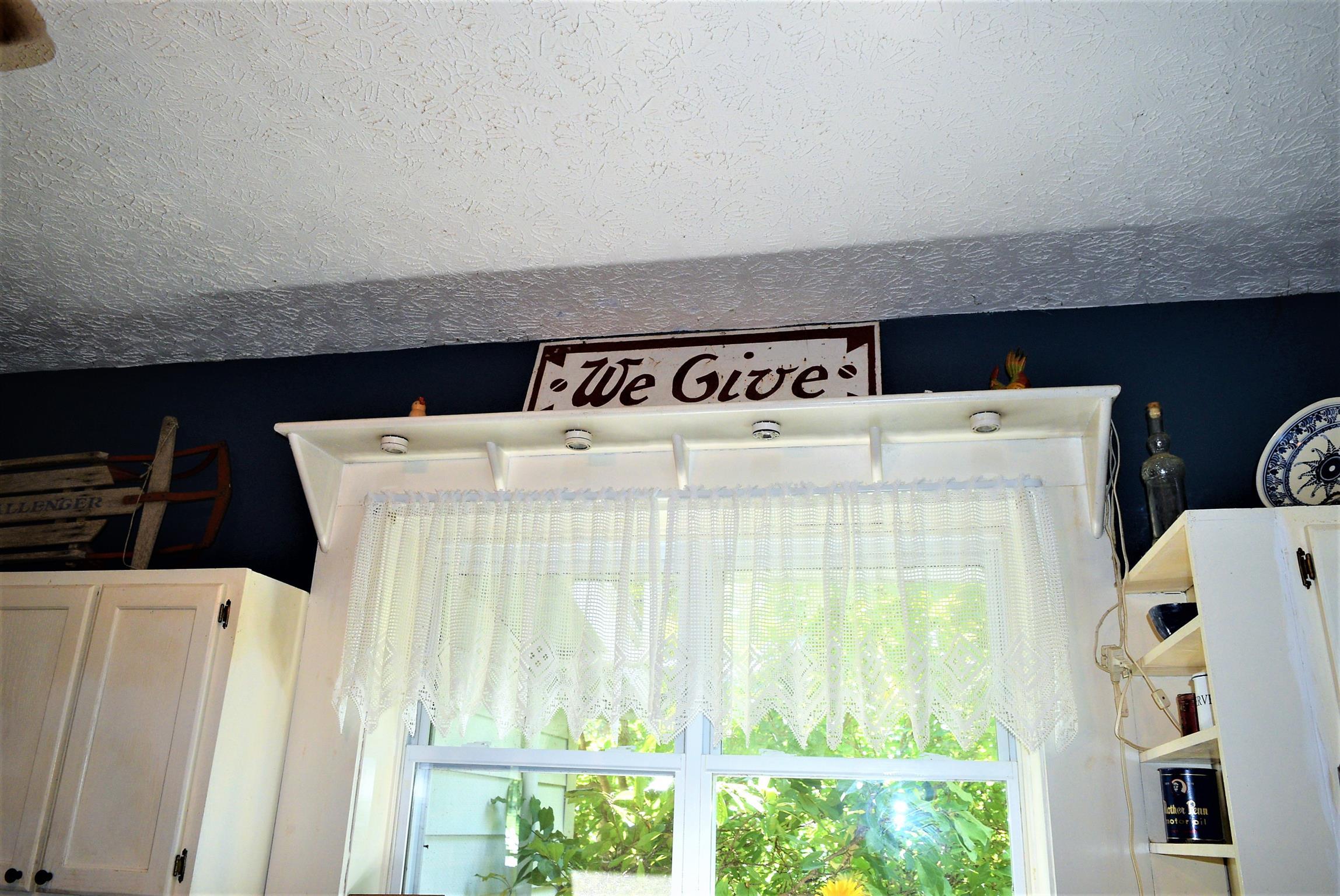 425 Spring Street Guthrie, KY 42234 - Photo 20 of 30 a close up of a utility room with dryer and washer