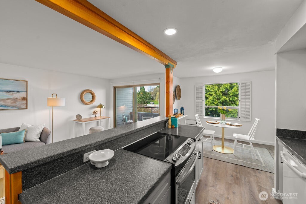 3200 West Commodore Way, Unit 107 Seattle, WA 98199 - Photo 10 of 40 Gallery Image 10