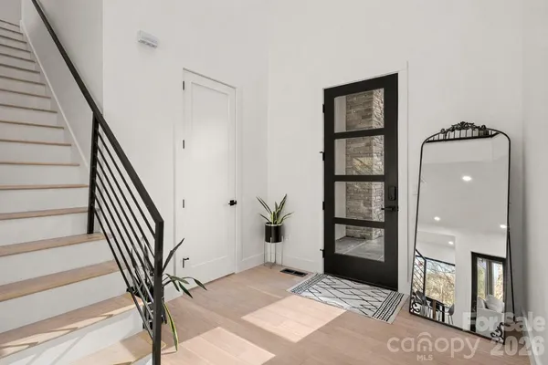 a view of an entryway with a workspace