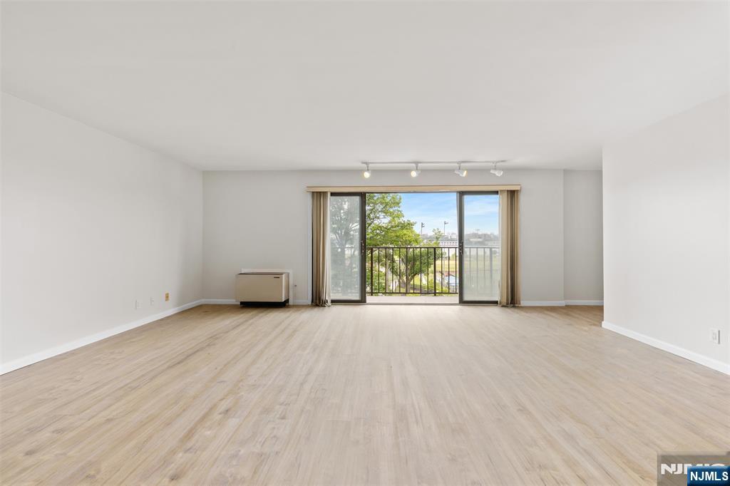 1150 River Road, Unit 4H Edgewater, NJ 07020 - Photo 6 of 44