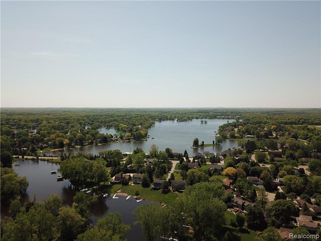 5340 Inverrary Lane Commerce Township, MI 48382 - Photo 3 of 41 DJI_0025.JPG