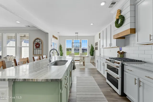 $799,900 | 102 Evelyne Drive, Moyock, NC 27958