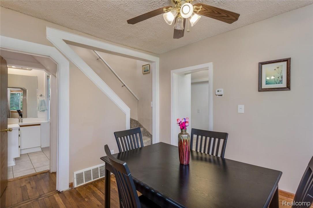 1563 East Wattles Road Troy, MI 48085 - Photo 7 of 22 1563 E Wattles Rd Troy MI-large-007-11-Dining Area-1498x1000-72dpi.jpg