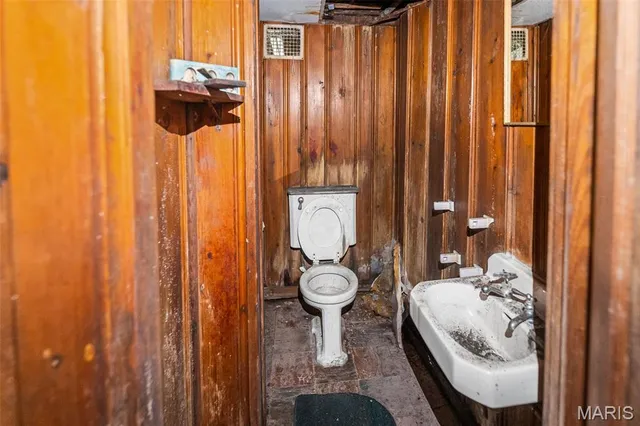 $32,000 | 622 Alhambra Court, East St. Louis, IL 62205