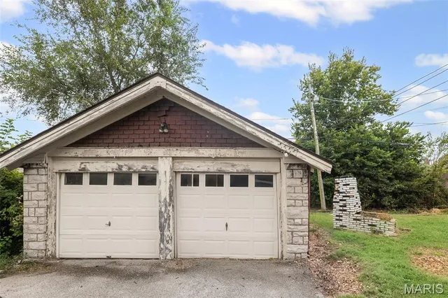 $32,000 | 622 Alhambra Court, East St. Louis, IL 62205