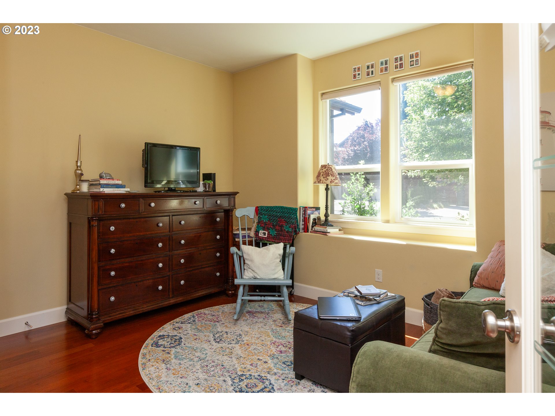 1615 4th Street Hood River, OR 97031 - Photo 14 of 33 a living room with furniture and a flat screen tv
