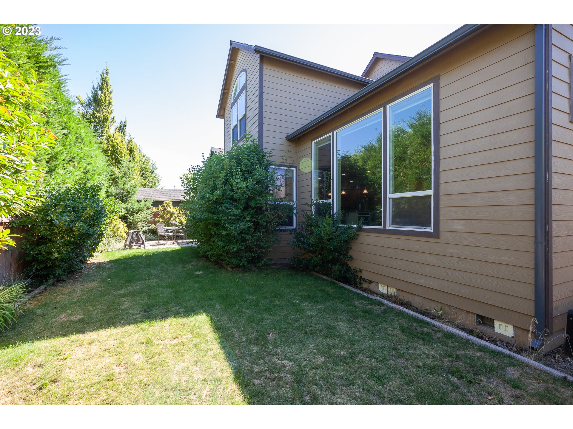 1615 4th Street Hood River, OR 97031 - Photo 28 of 33 a view of backyard with garden