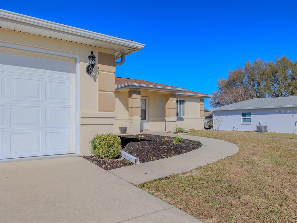 6086 Southwest 98th Loop Ocala, FL 34476 - Photo 2 of 49 a view of a house with a garage