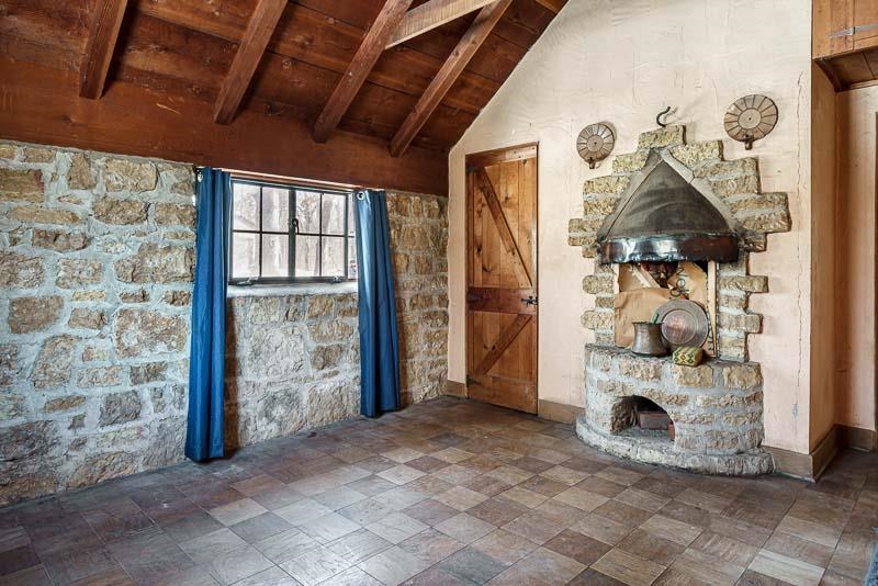 3134 North River Road Oregon, IL 61061 - Photo 14 of 59 a view of a entryway in a room