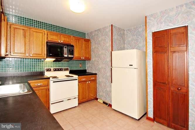 4602 Beechwood Road Ellicott City, MD 21043 - Photo 6 of 21 Kitchen