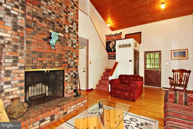4602 Beechwood Road Ellicott City, MD 21043 - Photo 8 of 21 Living Room