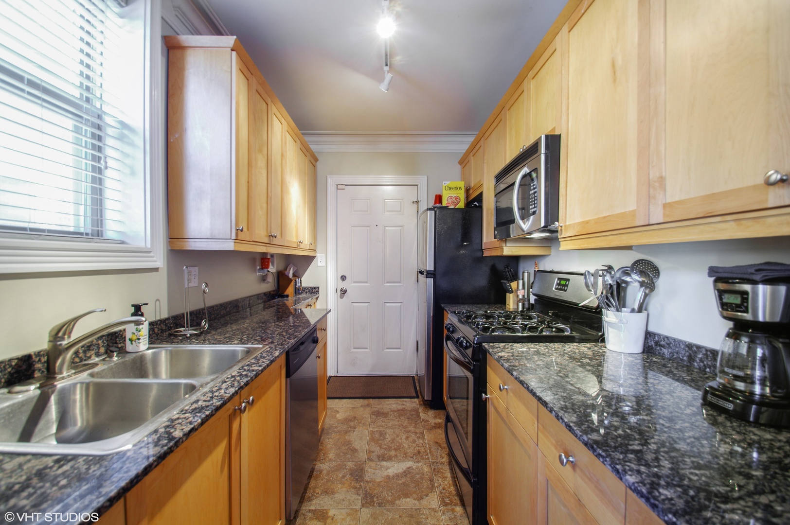 2844 West Addison Street, Unit 1N Chicago, IL 60618 - Photo 3 of 8