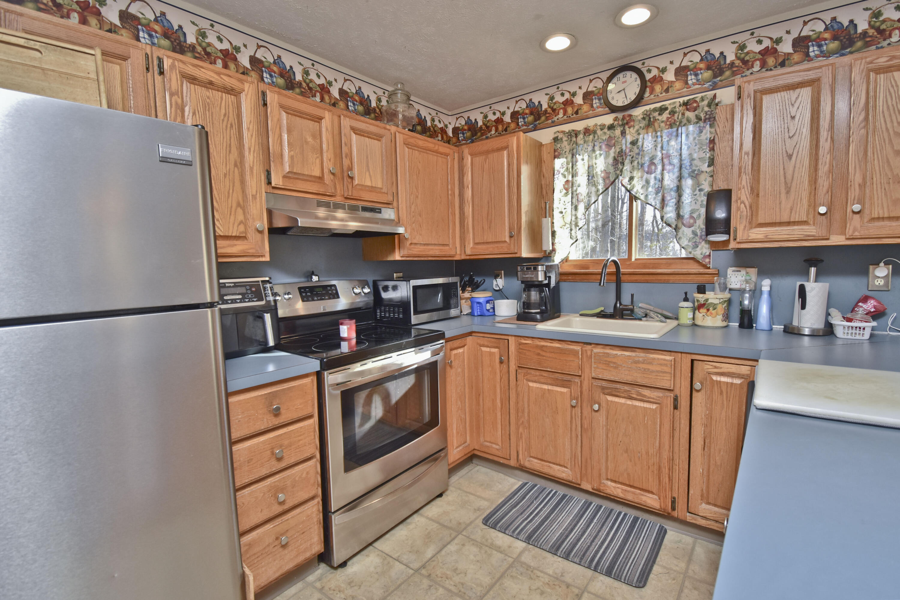 2181 Village Road Effort, PA 18330 - Photo 11 of 35 4 Kitchen (3)