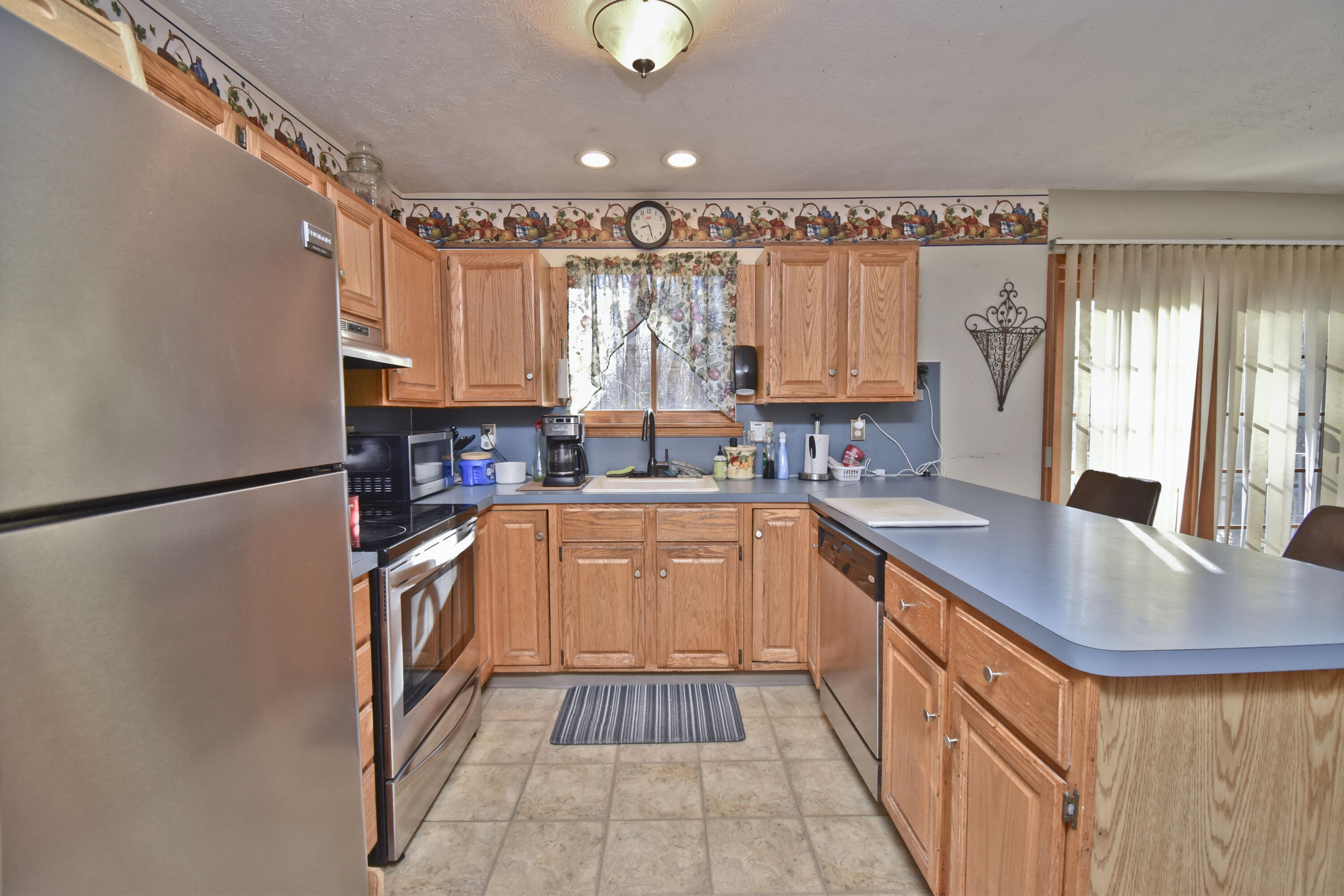 2181 Village Road Effort, PA 18330 - Photo 12 of 35 4 Kitchen (1)