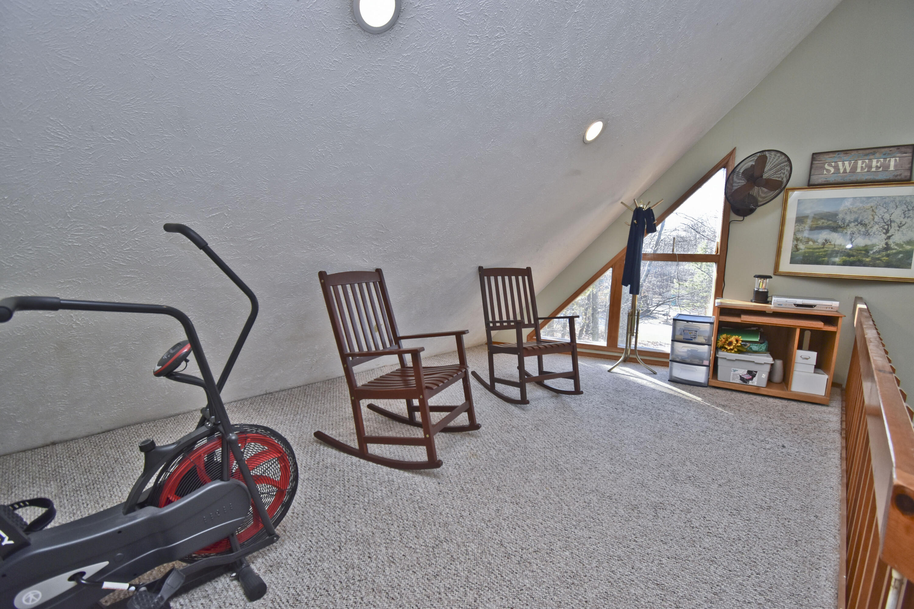 2181 Village Road Effort, PA 18330 - Photo 18 of 35 8 Loft
