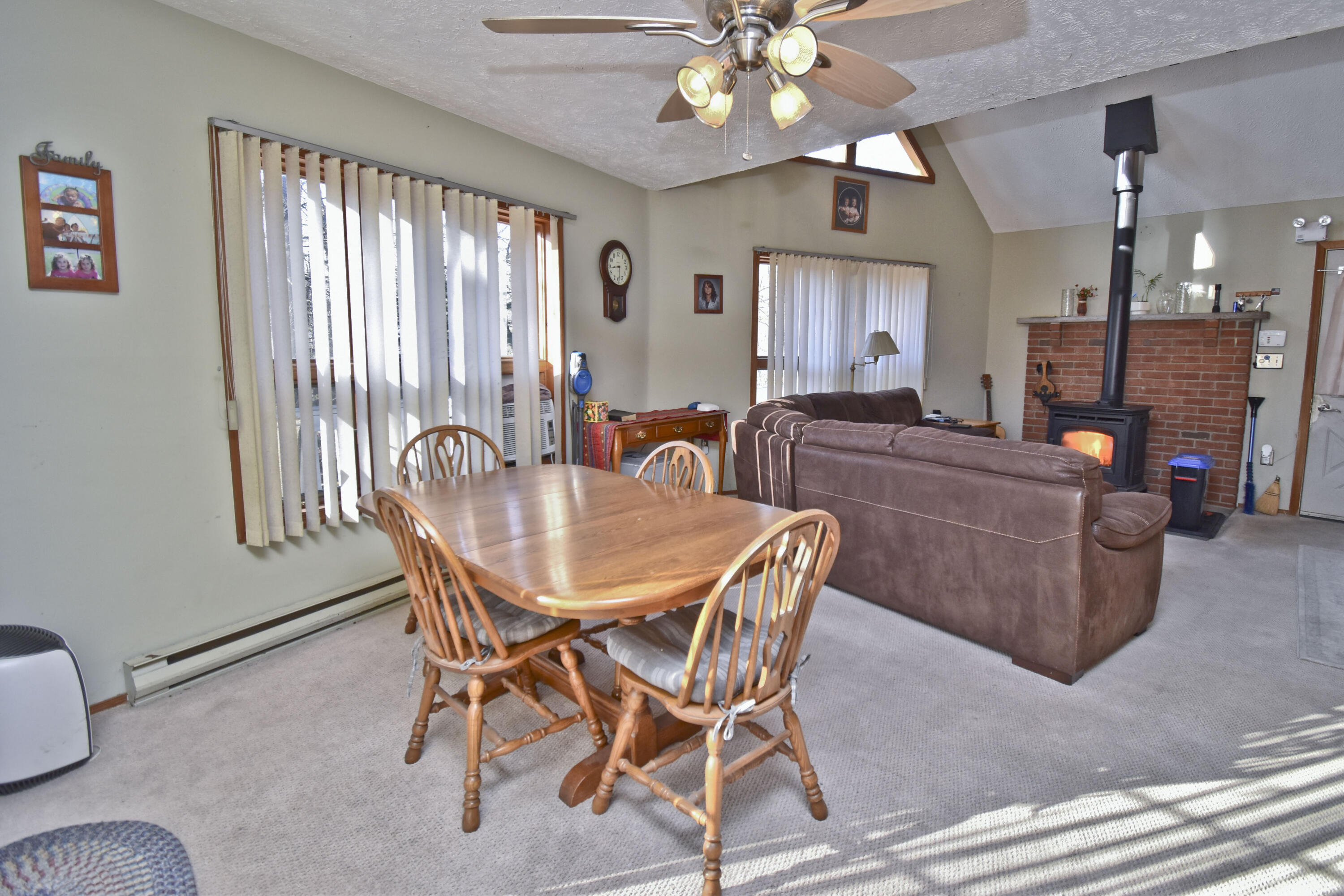 2181 Village Road Effort, PA 18330 - Photo 6 of 35 3 Dining (2)