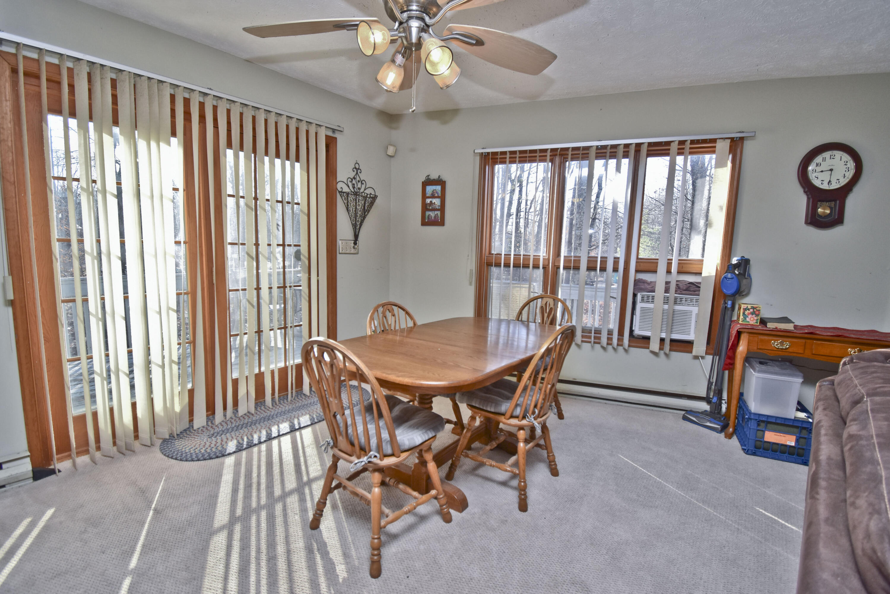 2181 Village Road Effort, PA 18330 - Photo 7 of 35 3 Dining (3)
