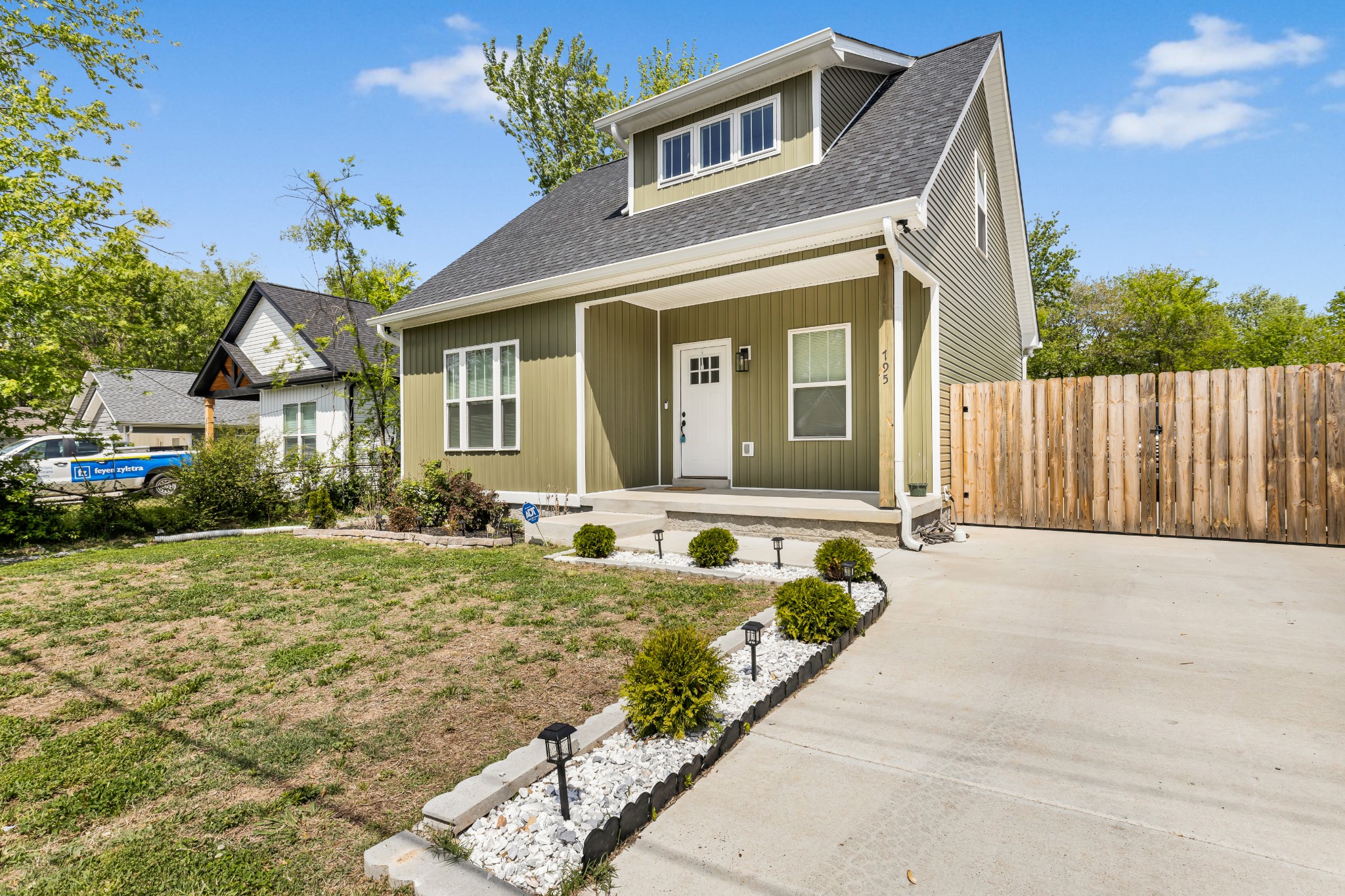 795 19th Avenue West Springfield, TN 37172 - Photo 3 of 23