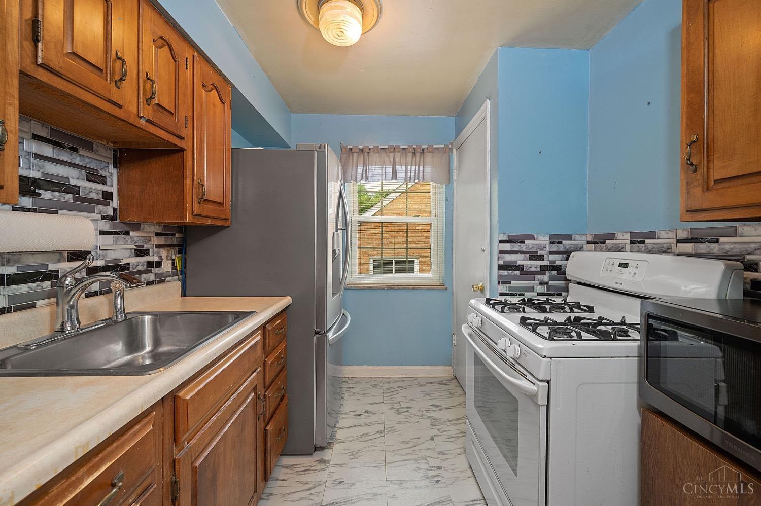 2271 Townhill Road Cincinnati, OH 45238 - Photo 5 of 25 Gallery Image 5