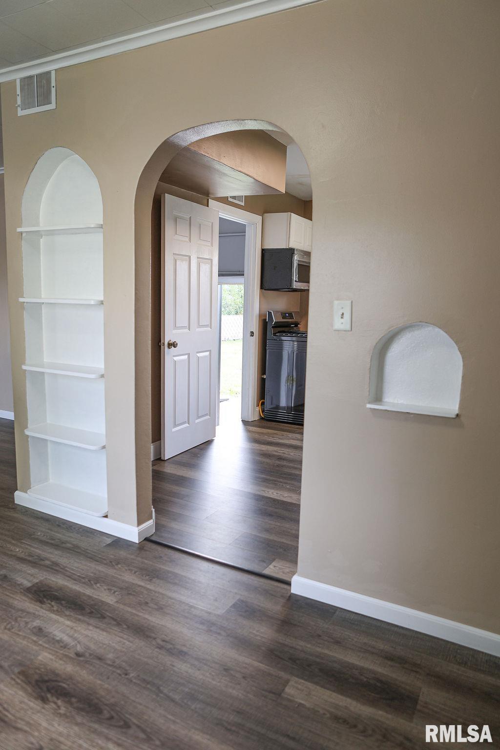 2628 38th Avenue Moline, IL 61265 - Photo 2 of 28