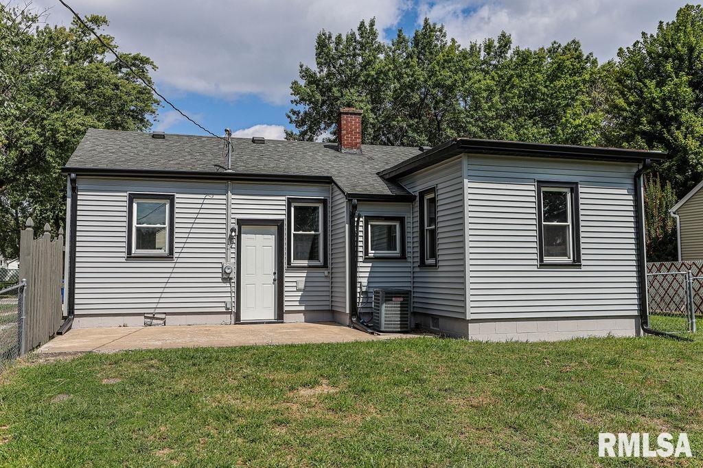 2628 38th Avenue Moline, IL 61265 - Photo 5 of 28