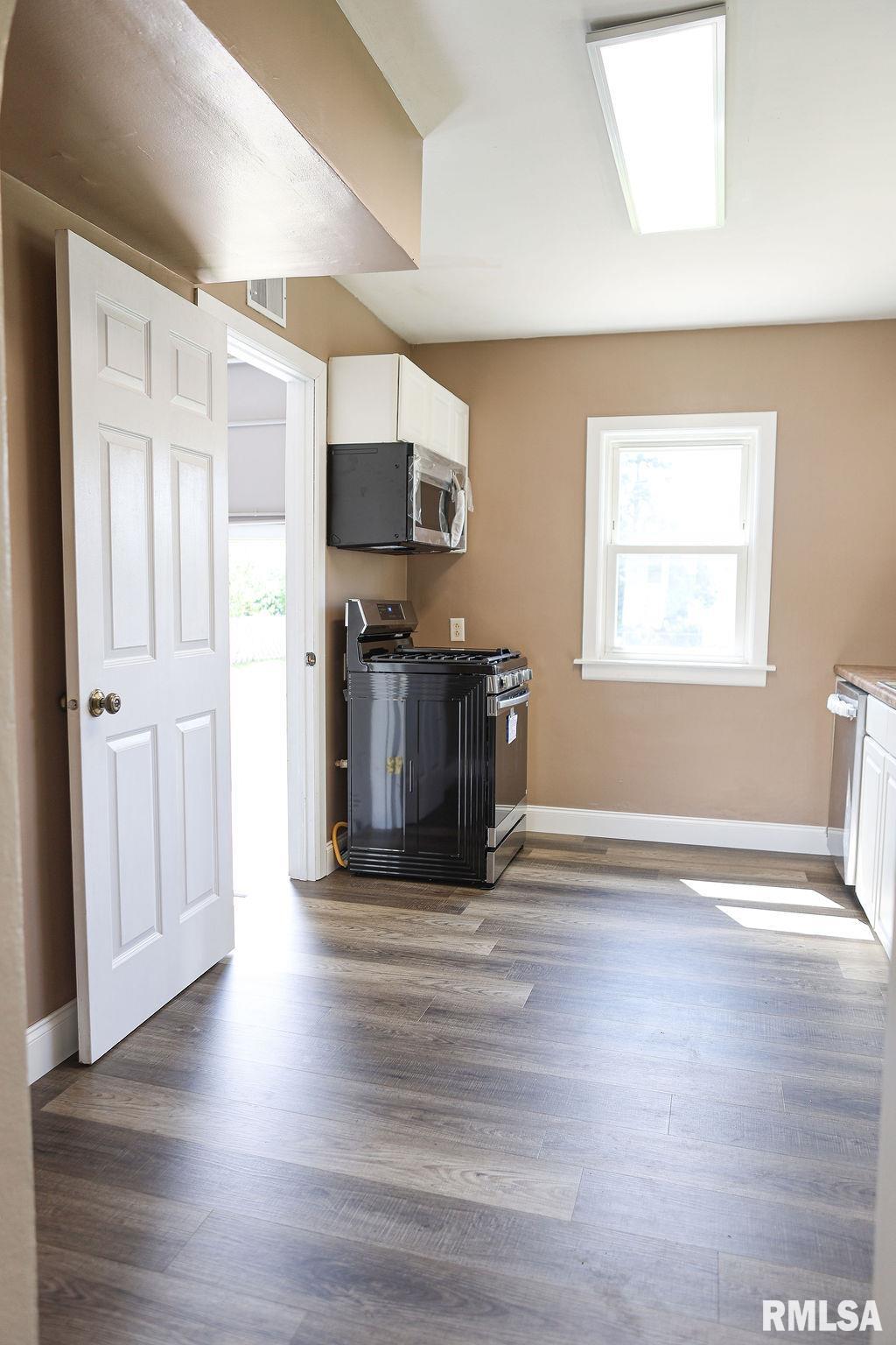 2628 38th Avenue Moline, IL 61265 - Photo 10 of 28