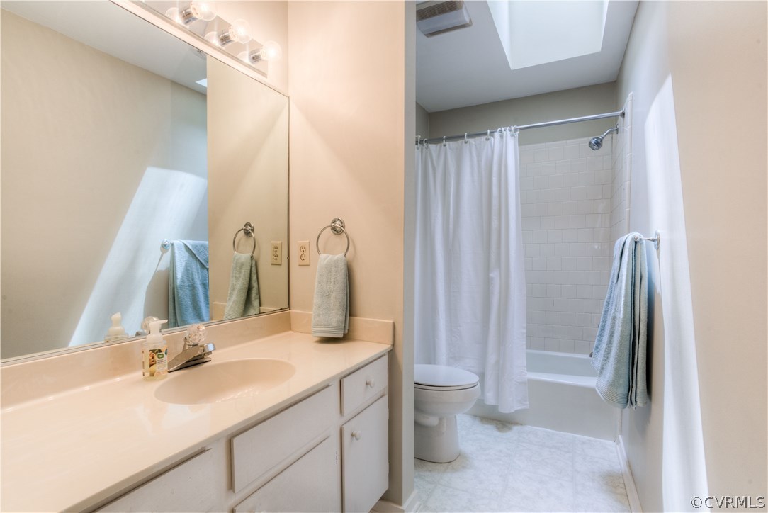 13502 Lady Ashley Road Midlothian, VA 23114 - Photo 22 of 34 Second level hall bathroom includes a shower/tub c