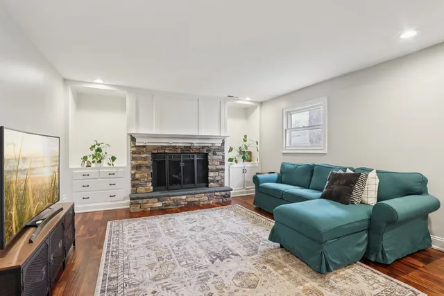 $495,000 | 2608 York Court, Woodridge, IL 60517